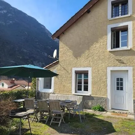 Holiday home Maison 8 Personnes Au Calme Avec Vue Sur Montagne